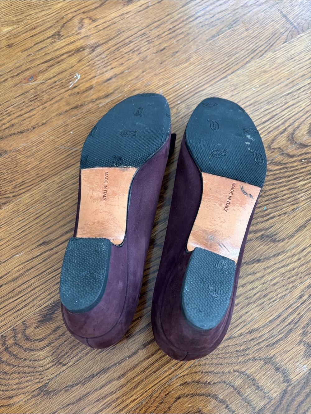 Salvatore Ferragamo Burgundy Suede Vara Bow Flats with Gold Buckle - Picture 5 of 6